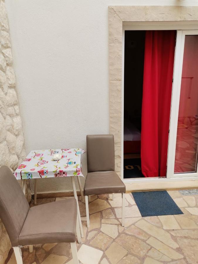 Apartments Radonic Хвар Экстерьер фото